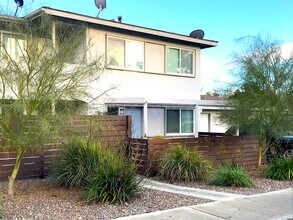 212 E 8th St, Unit B in Upland, CA - Building Photo - Building Photo