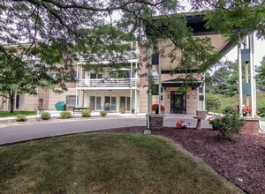 Greentree Glen Senior Apartments in Madison, WI - Building Photo - Building Photo