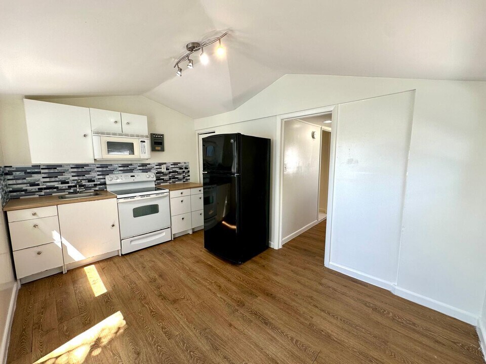 6101 Webster Ave in West Palm Beach, FL - Building Photo