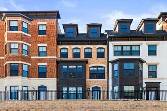 113 Market Square NW in Vienna, VA - Building Photo - Building Photo