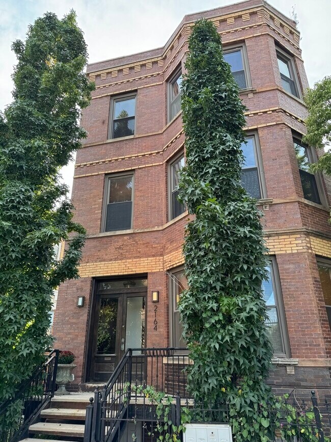 property at 2164 N Oakley Ave