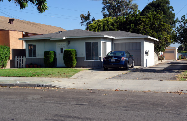 1217-1229 E Mariposa Ave in El Segundo, CA - Foto de edificio - Building Photo