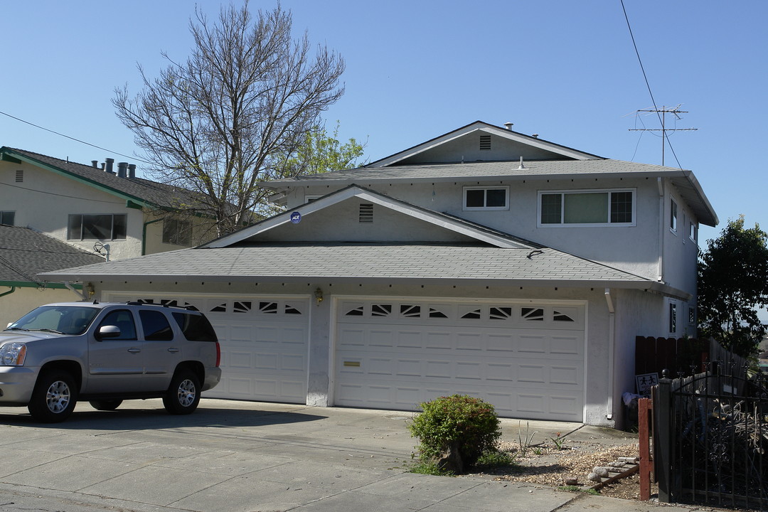 16813-16815 Liberty St in San Leandro, CA - Building Photo