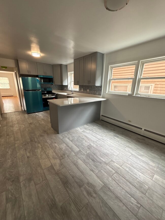 6241 W Montrose Ave, Unit 1