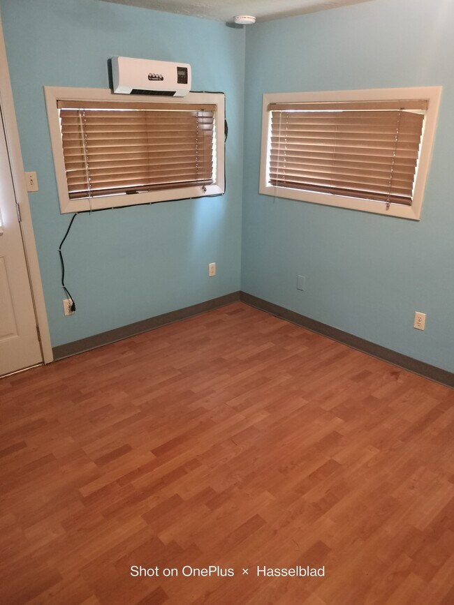 1214 NE 60th Ave, Unit Guest House in Portland, OR - Building Photo - Building Photo