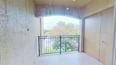 11631 SW 2nd St, Unit 304 in Pembroke Pines, FL - Building Photo - Building Photo
