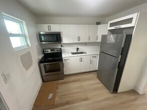 1457 W 31st St, Unit 1 in West Palm Beach, FL - Building Photo - Building Photo