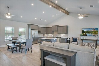 12733 NW 2nd St in Yukon, OK - Building Photo - Building Photo