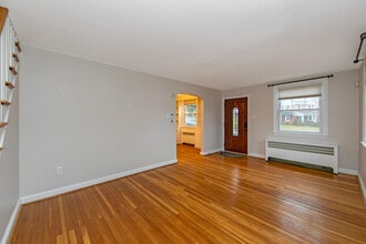 204 Greenbriar Ln in Havertown, PA - Building Photo - Building Photo