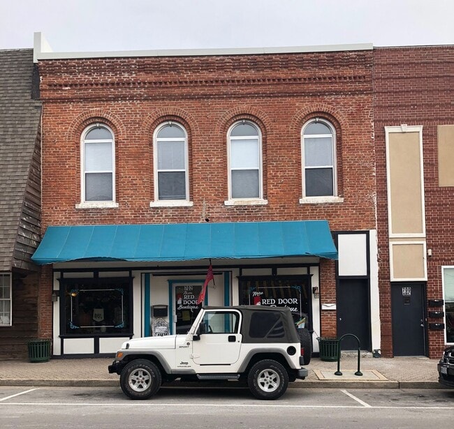 property at 702 N Pine St
