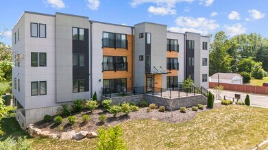 245 E Main St in Branford, CT - Building Photo - Building Photo