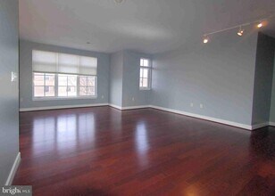 150 V St NW, Unit V304 in Washington, DC - Building Photo - Building Photo