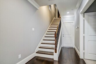 704 N Shepherd Dr in Houston, TX - Building Photo - Building Photo