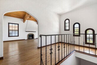 2433 W Silver Lake Dr in Los Angeles, CA - Building Photo - Building Photo