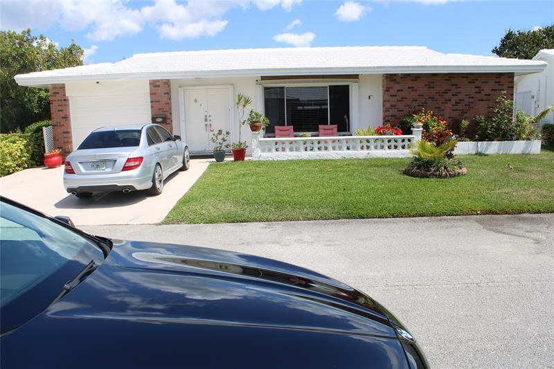 7204 NW 71st Ave in Tamarac, FL - Building Photo
