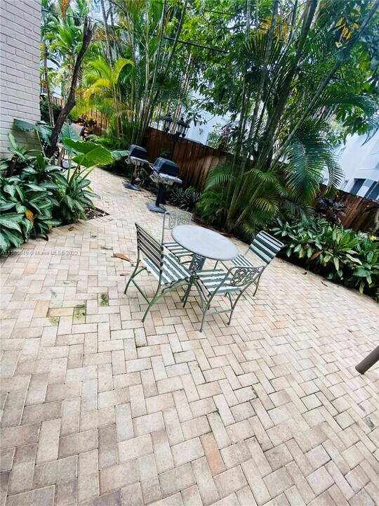 215 NE 16th Ave-Unit -106 in Fort Lauderdale, FL - Building Photo