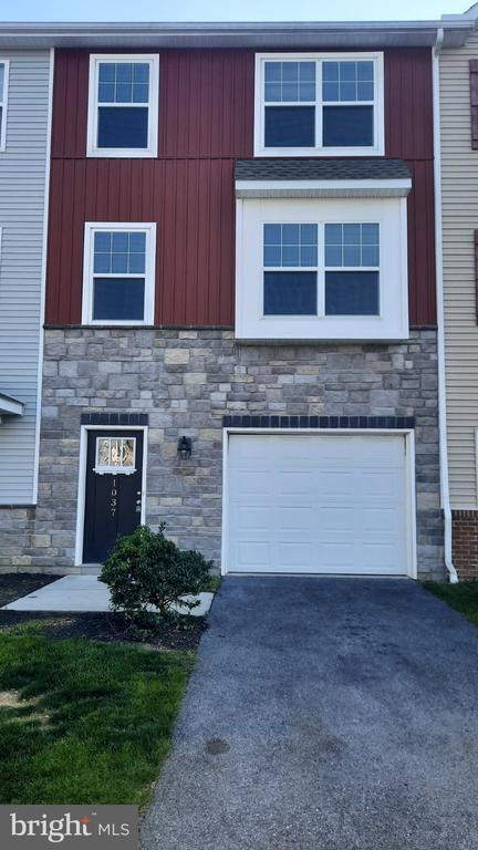 property at 1037 Admiral's Quay Dr
