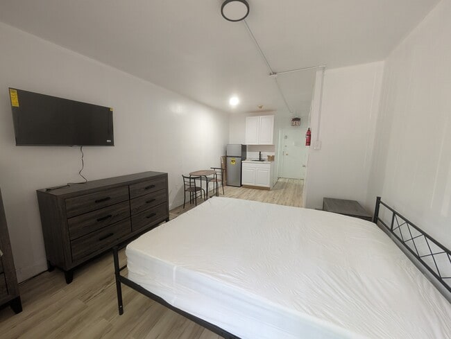 7900 Old York Rd in Elkins Park, PA - Foto de edificio - Building Photo