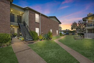 18800 Egret Bay Blvd in Houston, TX - Building Photo