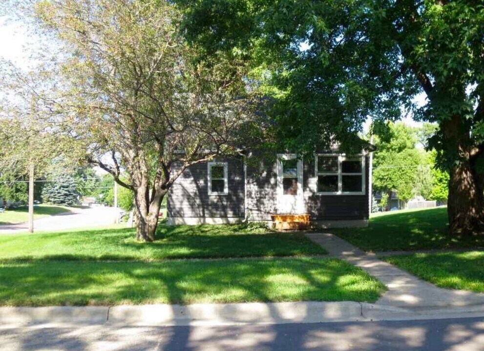 400 Mound Ave in Balaton, MN - Building Photo