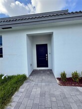 19736 SW 320th St in Homestead, FL - Foto de edificio - Building Photo