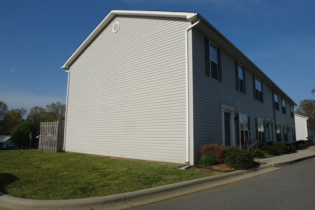 White Oak Apartments of Kannapolis, Inc. in Kannapolis, NC - Building Photo - Building Photo