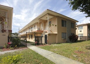 Beachway Apartments in North Miami, FL - Building Photo - Building Photo