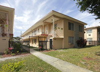 Beachway Apartments in North Miami, FL - Foto de edificio - Building Photo