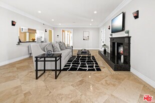 2563 Hutton Dr in Beverly Hills, CA - Building Photo