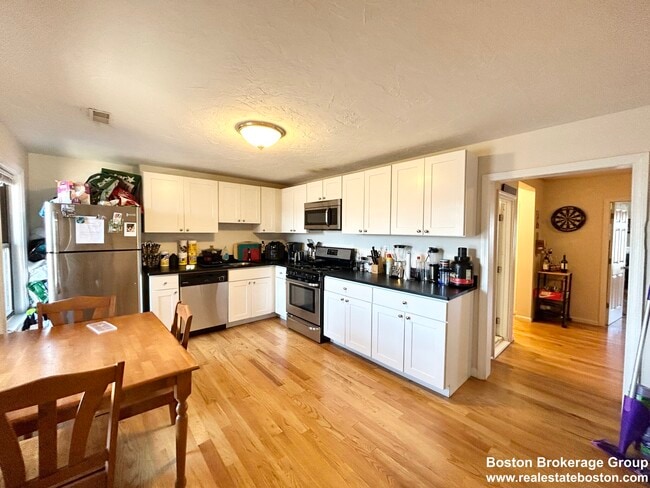 property at 914 Dorchester Ave