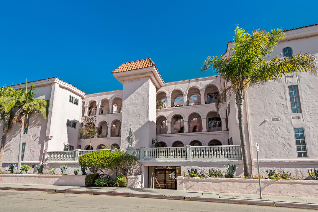 6220 Pacific Ave, Unit 301 in Los Angeles, CA - Building Photo