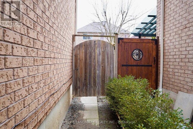 3406 Southwick St in Mississauga, ON - Building Photo - Building Photo