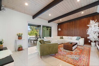 10405 Ditson St in Sunland, CA - Building Photo - Building Photo