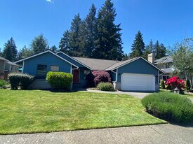 25733 Lake Wilderness Country Club Dr SE in Maple Valley, WA - Building Photo