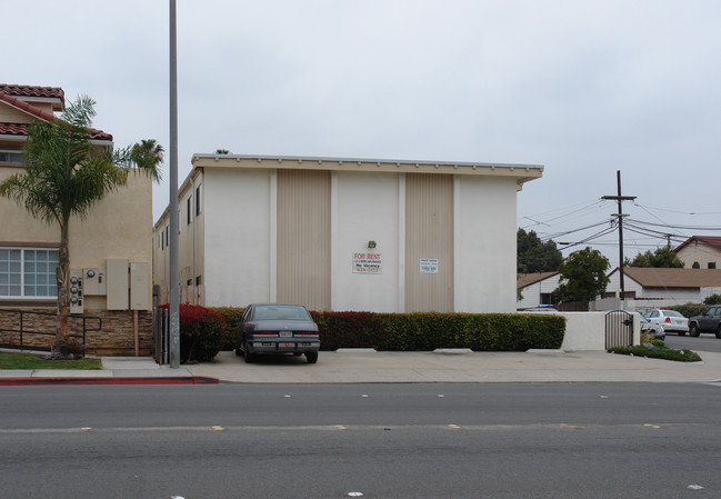 1310-1322 Fern Ave in Imperial Beach, CA - Building Photo - Building Photo