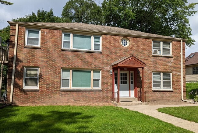 3141 S 48th St, Unit 1 in Milwaukee, WI - Foto de edificio - Building Photo