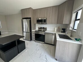 19199 NW 37th Ave in Miami Gardens, FL - Building Photo - Building Photo