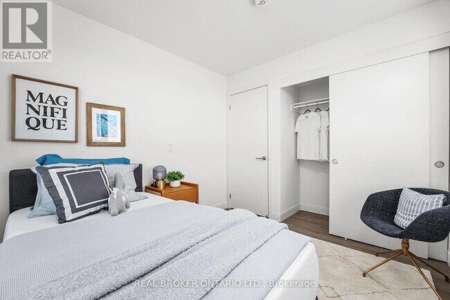 100 Manett Crescent in Brampton, ON - Building Photo - Building Photo