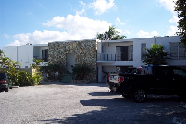 665 Bay Esplanade in Clearwater, FL - Foto de edificio - Building Photo