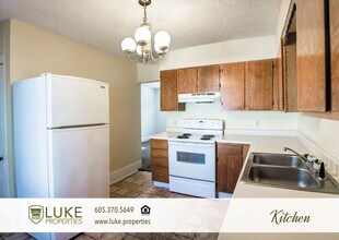 814 N Indiana Ave in Sioux Falls, SD - Building Photo - Building Photo