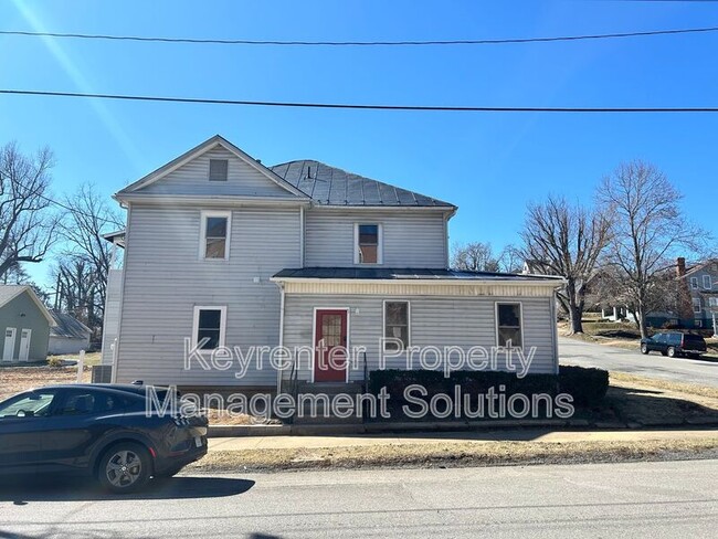 618 W 11th St in Waynesboro, VA - Building Photo - Building Photo