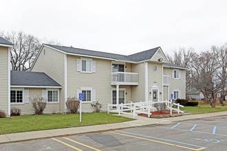 Gateway Apartments in Lapeer, MI - Building Photo - Building Photo