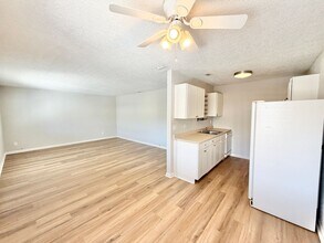 4603 Bayshore Dr in Naples, FL - Building Photo - Building Photo