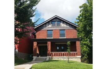 3261 Bishop St in Cincinnati, OH - Building Photo - Building Photo