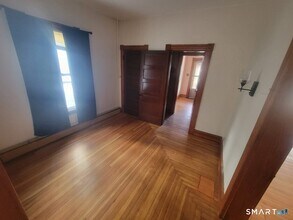 320 Olivia St in Derby, CT - Building Photo - Building Photo