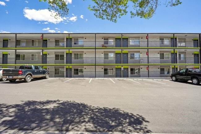 Westview Apartments in Colorado Springs, CO - Foto de edificio - Building Photo
