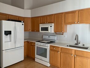 876 Stuarts Dr in St. Charles, IL - Building Photo - Building Photo