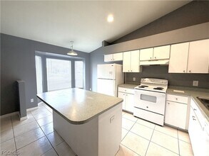 1127 Diplomat Pkwy E in Cape Coral, FL - Foto de edificio - Building Photo