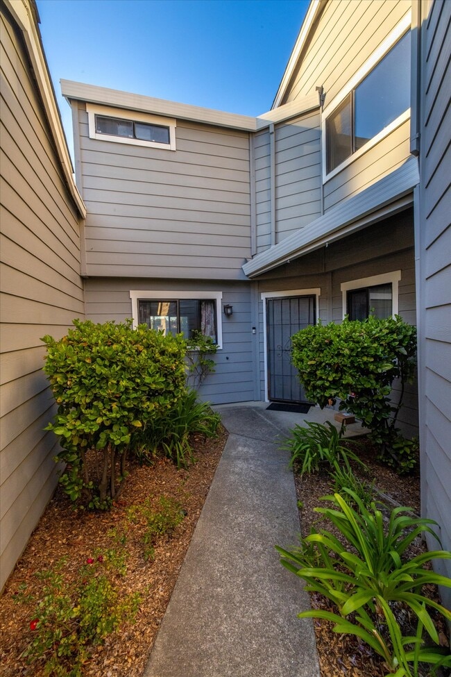 126 Sheffield in Hercules, CA - Building Photo - Building Photo