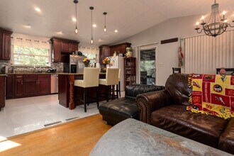 1804 Westridge Dr in Tallahassee, FL - Foto de edificio - Building Photo